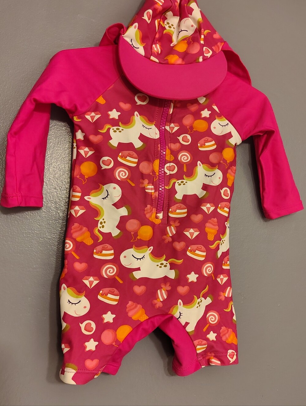 NWOT Up and Fast Unicorns Baby Girl Rashguard Swimwear & Hat 3-6m